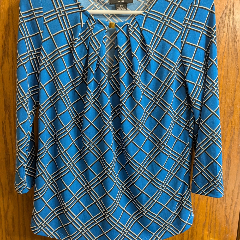 NWOT Liz Claiborne Blue and White Patterned Blouse